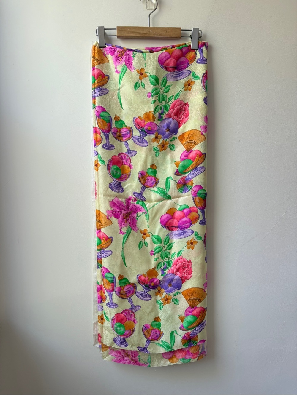 RARE Collectable Silk Leonard Paris Fabric (2 yards) - Picture 10 of 11
